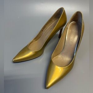 Stuart Weitzman Womens Gold Patent Leather High Heel Pumps. 7.5 Holiday
